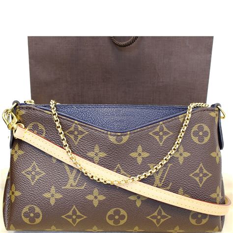 louis vuitton clutch monogram.